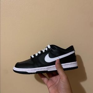 Nike dunk low black panda